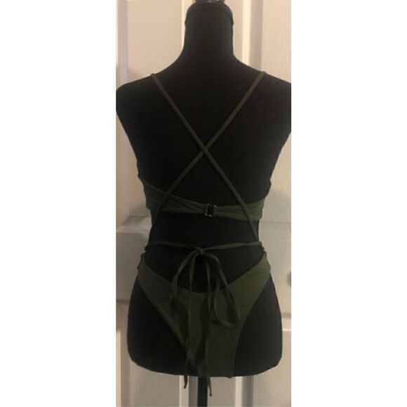 Qinsen Swimsuit Size Medium - Picture 2 of 5